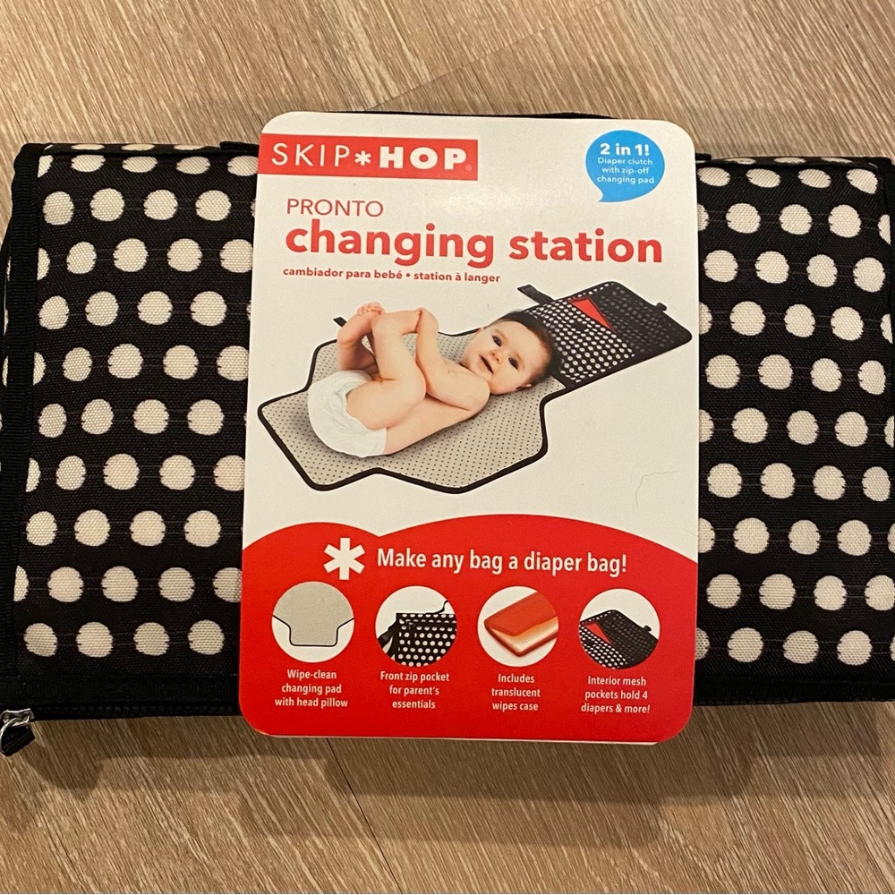 Skip Hop Pronto Baby Changing Station